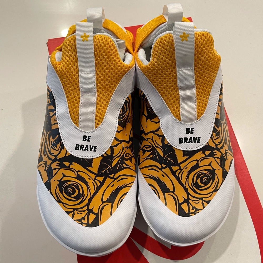 Womens Nike Zoom Pulse Doernbecher